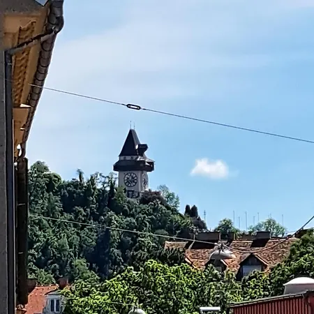 Im Herzen Von Mit Schlossberg Blick דירה